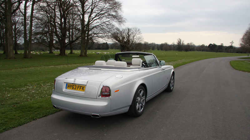 Illustration for article titled Rolls-Royce Kills Off The Phantom Coupé And The Drophead